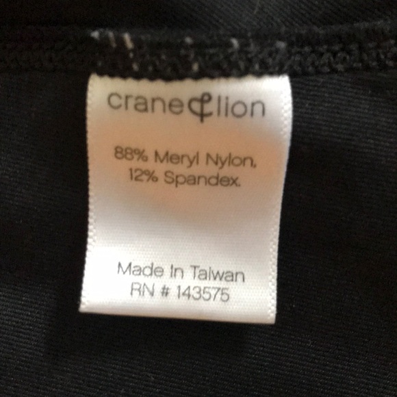 Black workout top with padded built in bra - Picture 4 of 4